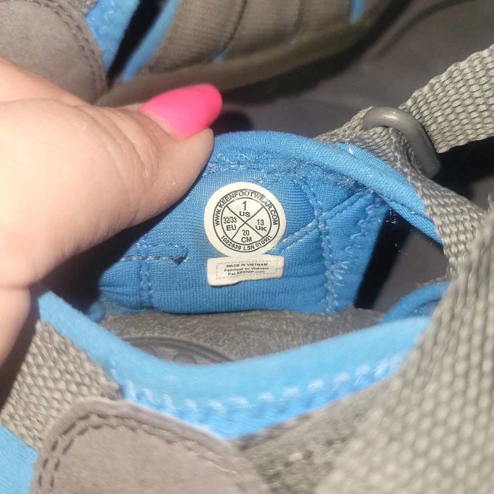 KEEN Boys NEWPORT Size 1 Water Shoes Sandals EUC
